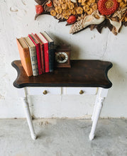 Load image into Gallery viewer, Pretty &amp; Petite Farmhouse Entryway Table