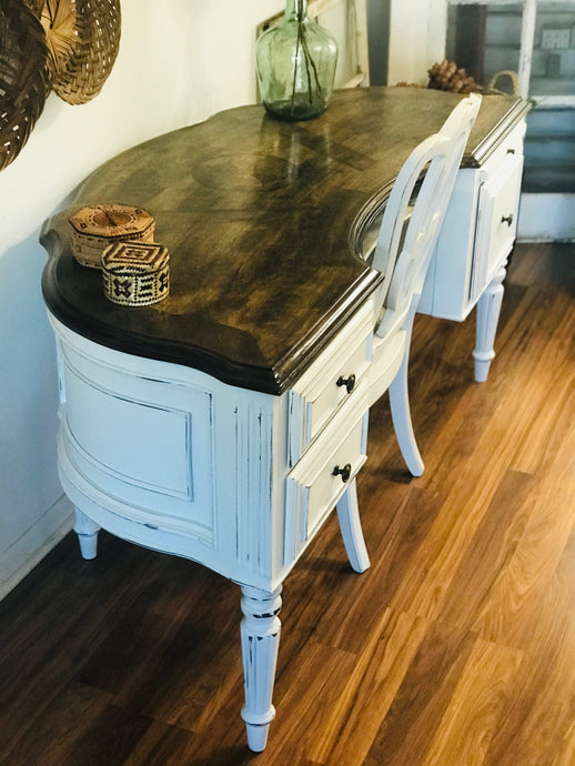 Beautiful Executive Desk & Chair