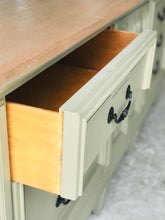 Load image into Gallery viewer, Stunning Vintage Dixie Bedroom Set (3pc)