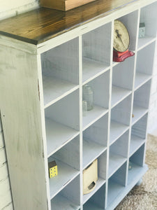 Adorable Farmhouse Cubby Shelf