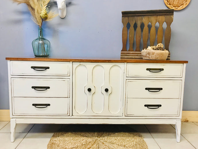 Beautiful MCM Buffet or TV Stand