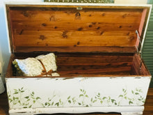 Load image into Gallery viewer, Gorgeous Vintage Garden Inspired Lane Cedar Chest