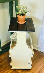 Adorable Farmhouse Magazine Rack End Table