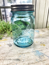 Load image into Gallery viewer, Vintage blue mason jar