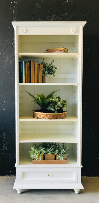 Pretty Shabby Chic Bookshelf