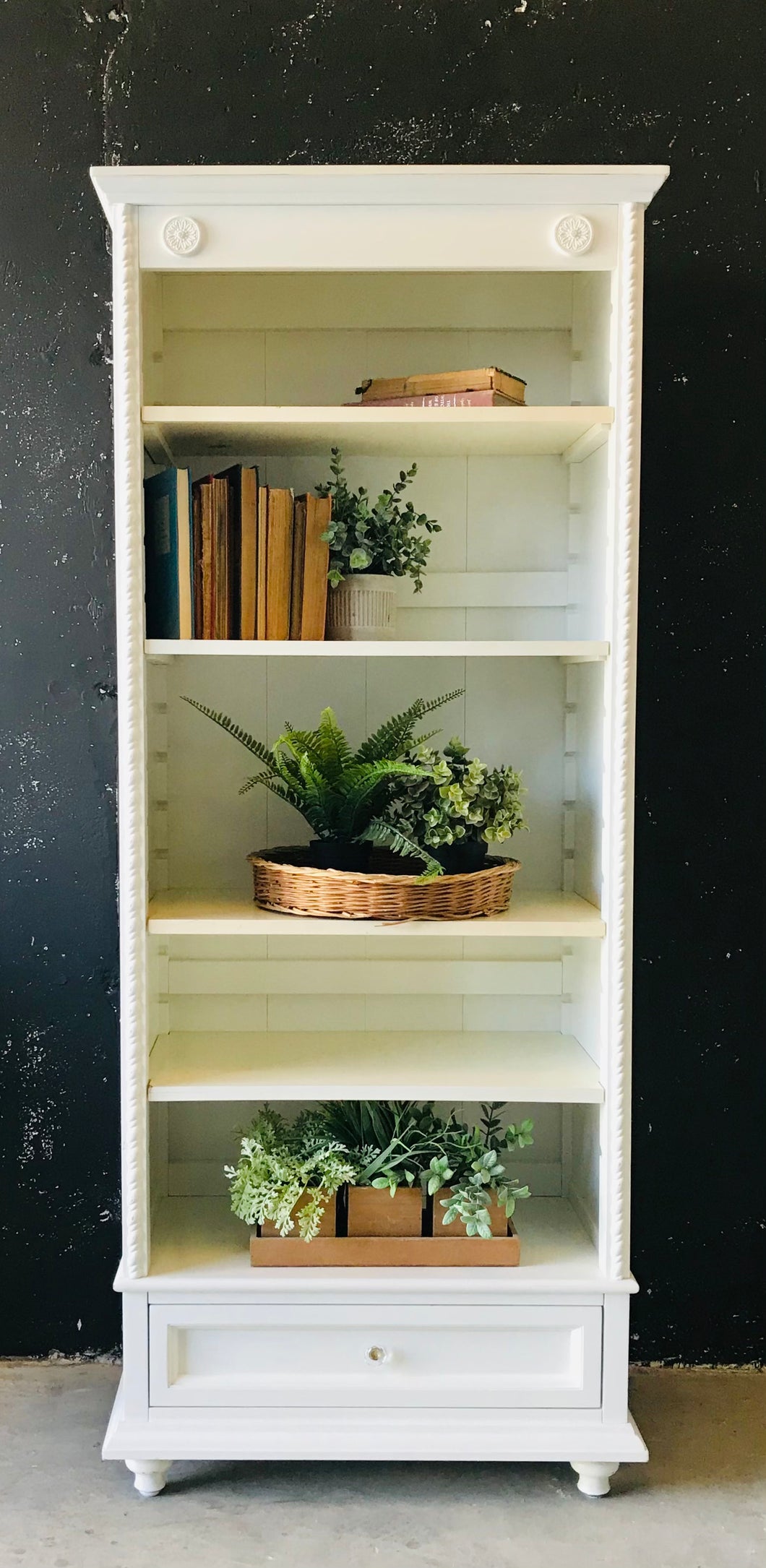 Pretty Shabby Chic Bookshelf