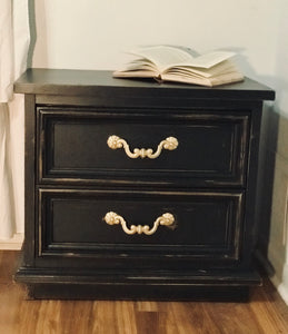 Stunning Onyx Black Bedroom Set