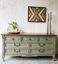 Load image into Gallery viewer, Stunning Drexel Vintage Bedroom Set (4pc)