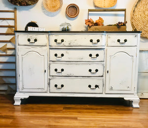 Beautiful Farmhouse Buffet Table