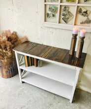 Load image into Gallery viewer, Pretty Farmhouse Entryway Table