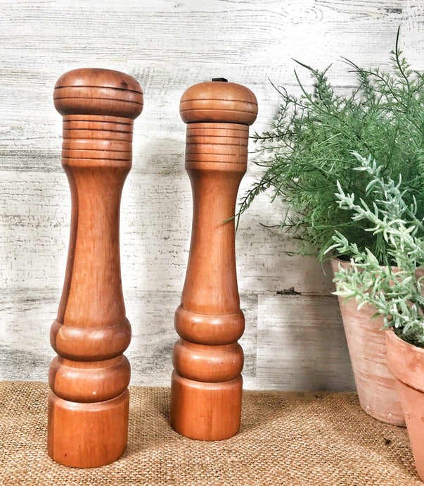 Wood vintage S&P shakers