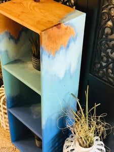 Beachy Wood Ombré Shelf