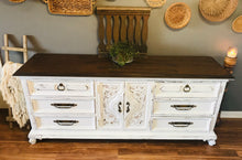 Load image into Gallery viewer, Gorgeous Vintage Farmhouse Bedroom Set