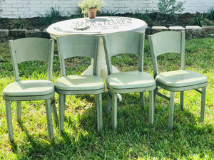 Amazing Round Pedestal Market Top Table & Chairs