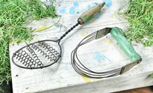Load image into Gallery viewer, Vintage kitchen tools (2)