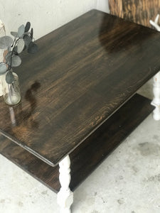 Cute Vintage Farmhouse Coffee Table