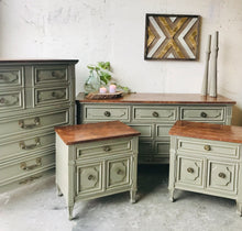 Load image into Gallery viewer, Stunning Drexel Vintage Bedroom Set (4pc)