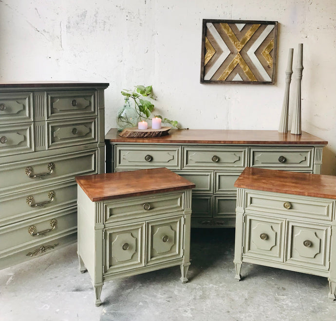 Stunning Drexel Vintage Bedroom Set (4pc)