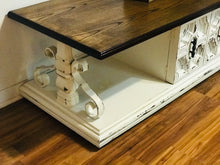 Load image into Gallery viewer, Gorgeous Vintage Coffee Table