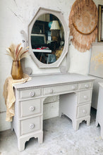 Load image into Gallery viewer, Vintage Bedroom Set (3pc)