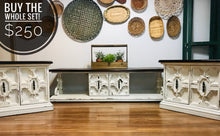 Load image into Gallery viewer, Gorgeous Vintage Coffee Table