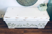 Load image into Gallery viewer, Gorgeous Vintage Garden Inspired Lane Cedar Chest