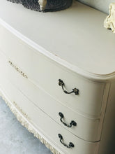 Load image into Gallery viewer, Beautiful Vintage Ornate 3pc Bedroom Set