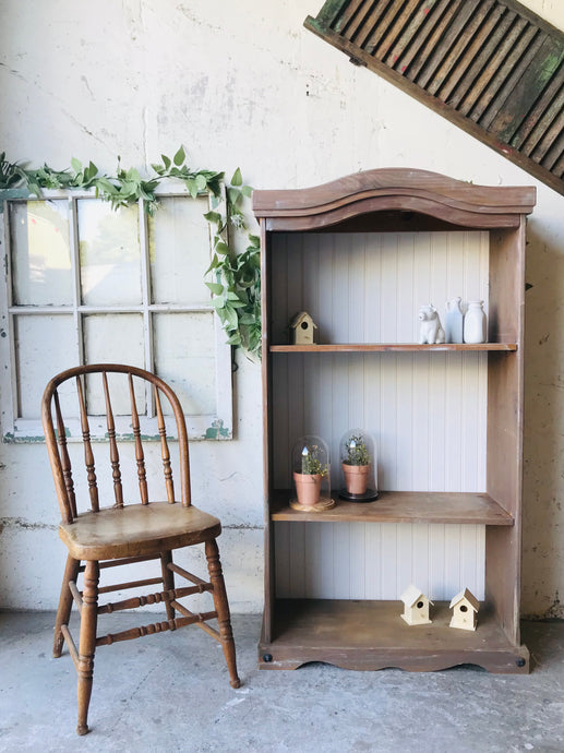 Super Cute Farmhouse Bookshelf