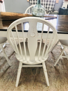 Perfect farmhouse table & chairs (4)