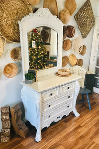 Gorgeous Clawfoot Chest of Drawers w/Mirror