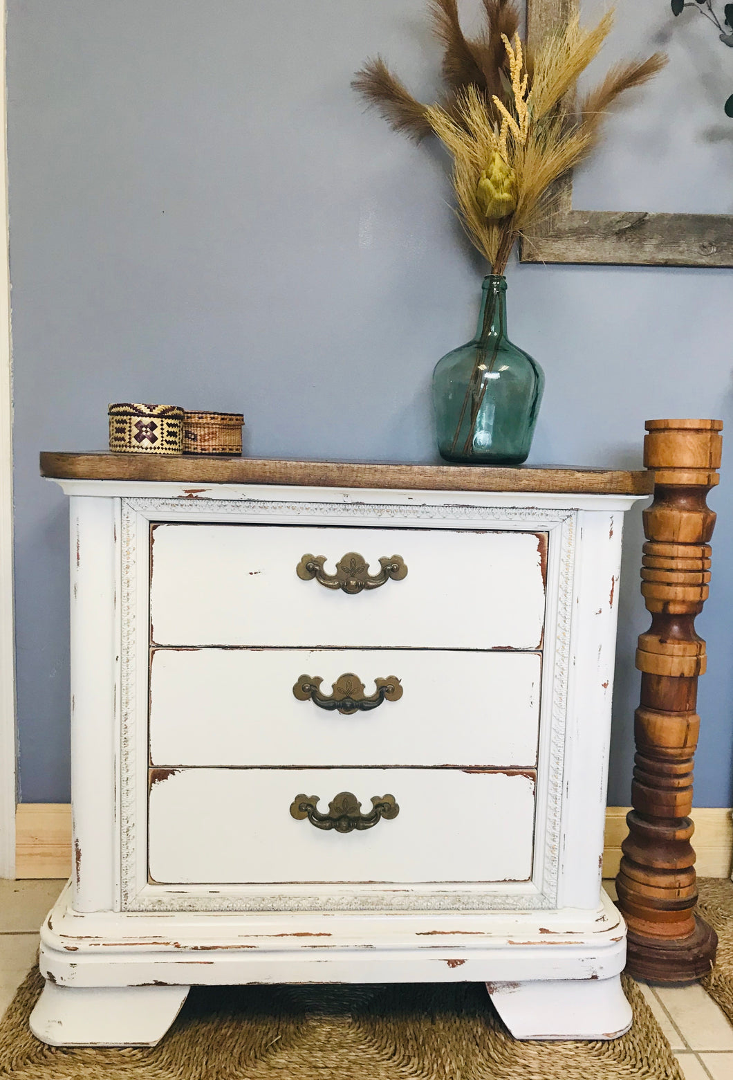 Pretty Farmhouse Single Nightstand