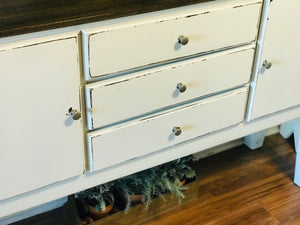 Beautiful Farmhouse Buffet Table