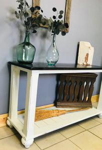 Perfect Farmhouse Entryway or Sofa Table