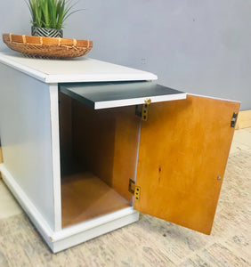 Adorable Farmhouse Magazine Rack End Table