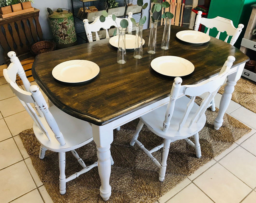 Perfect Rustic Farmhouse Table & Chairs