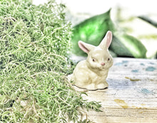 Load image into Gallery viewer, Vintage ceramic bunny