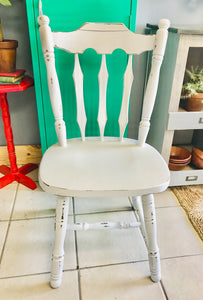 Perfect Rustic Farmhouse Table & Chairs