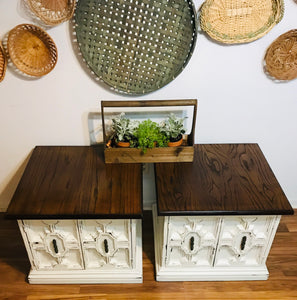 Beautiful Vintage End Table Set (2)