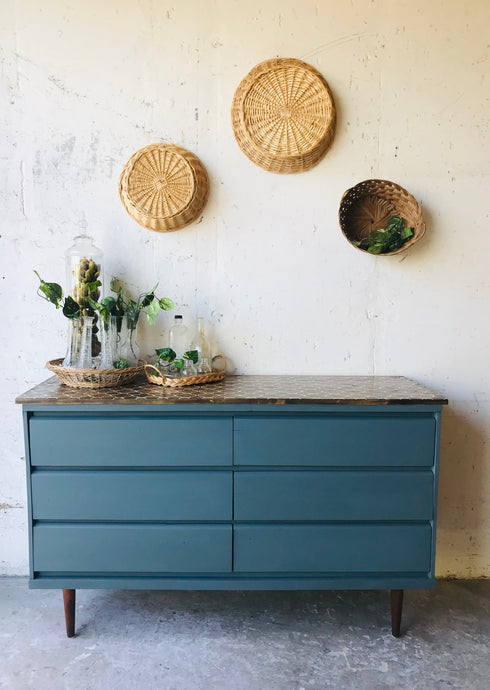 Beautiful MCM Dresser or TV Stand