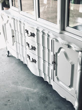 Load image into Gallery viewer, Stunning Vintage French Provincial China Cabinet
