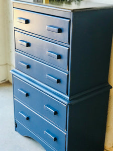 Charming Vintage Chest of Drawers