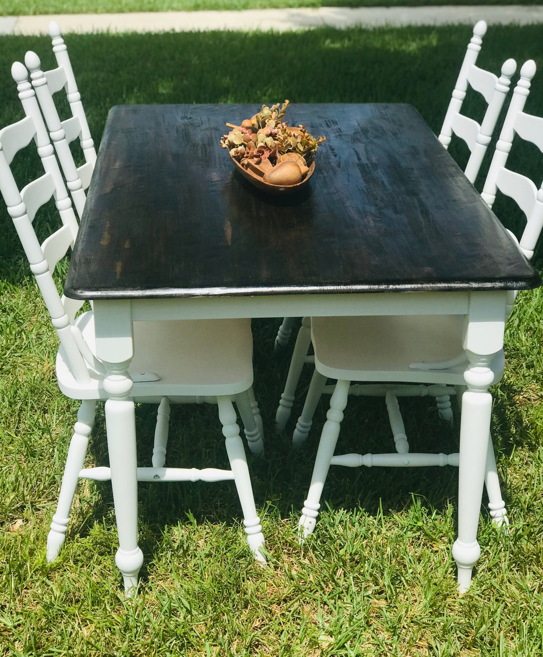 Perfect Farmhouse Table & Chairs