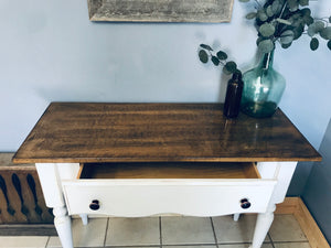 Perfect Farmhouse Entryway Table