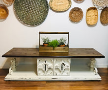 Load image into Gallery viewer, Gorgeous Vintage Coffee Table