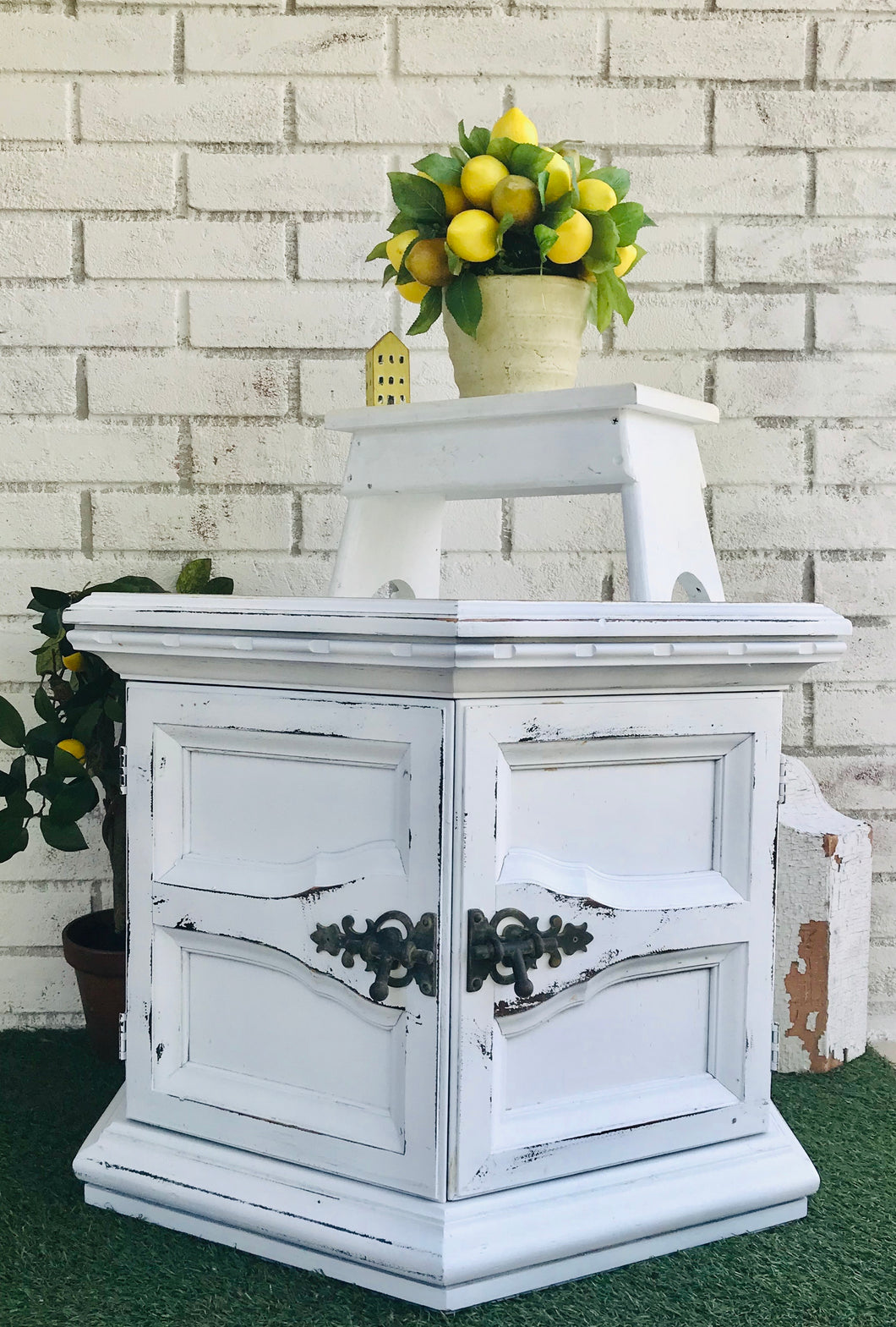 Shabby Chippy Vintage End Table (1)