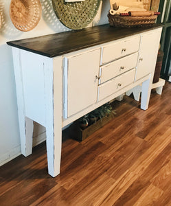 Beautiful Farmhouse Buffet Table