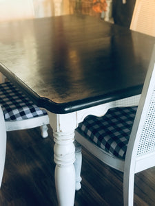 Charming Farmhouse Table & Chairs