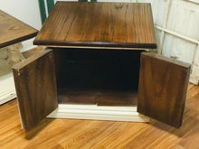 Load image into Gallery viewer, Beautiful Vintage End Table Set (2)