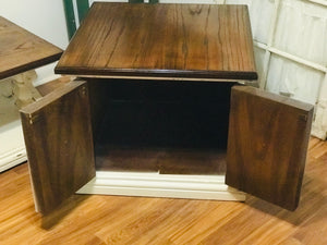 Beautiful Vintage End Table Set (2)