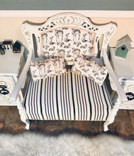 Load image into Gallery viewer, Darling Vintage Settee with pillows